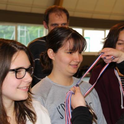 Remise des médailles aux joueuses de l'USB.