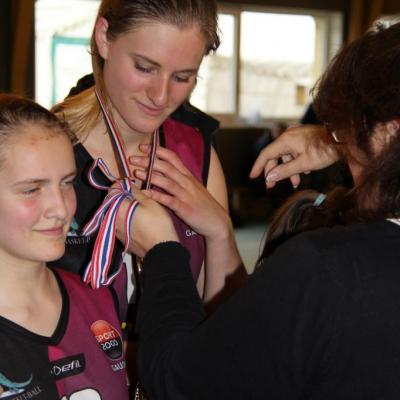 Remise des médailles aux joueuses du CAPBB.