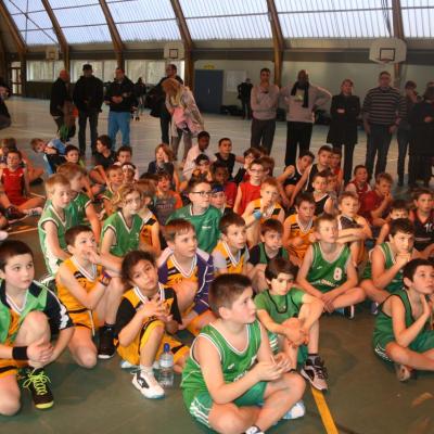 Les enfants des clubs participants réunis.