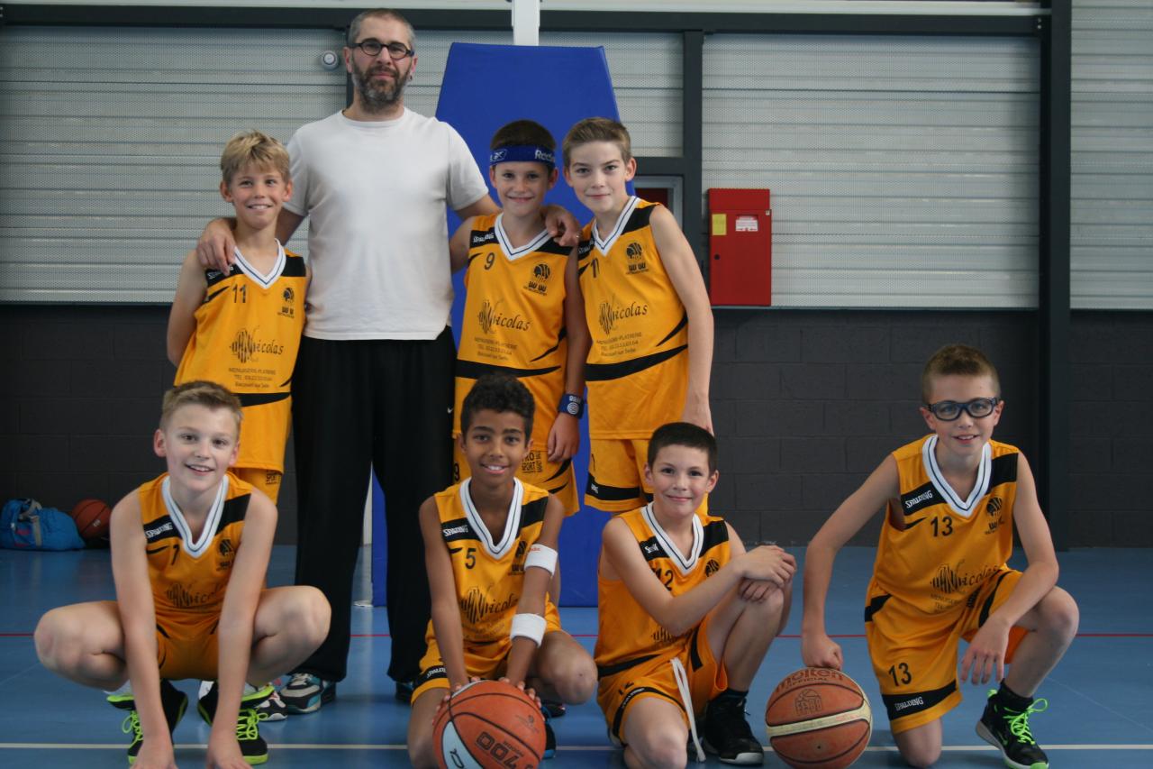 Première photo. d'équipe des U13 du Basket Ball Club du Contynois.