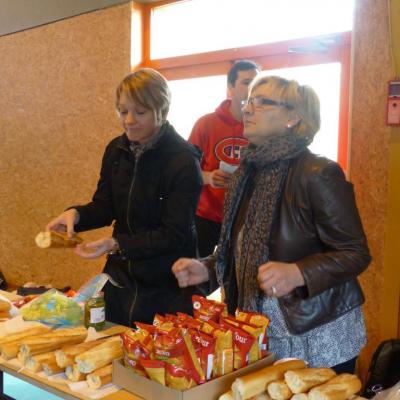 Les mamans donnent un coup de main.