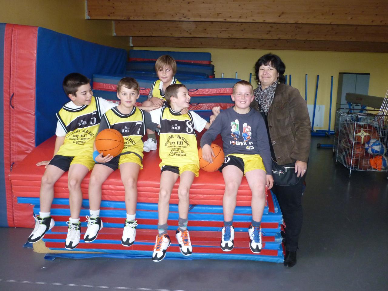 Les Poussins du B.B.C.C. et leur coach, Stéphanie HOCHARD